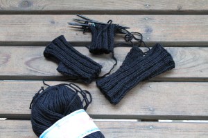 One mitt done. The other a WIP. The small mitt (left) is the swatch.